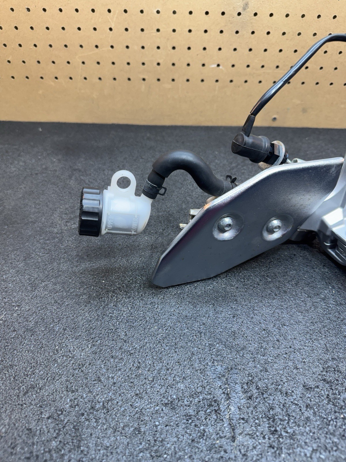 20-24 YAMAHA MT-03 RIGHT REARSET REAR SET DRIVER FOOT PEG Brake Pedal NICE