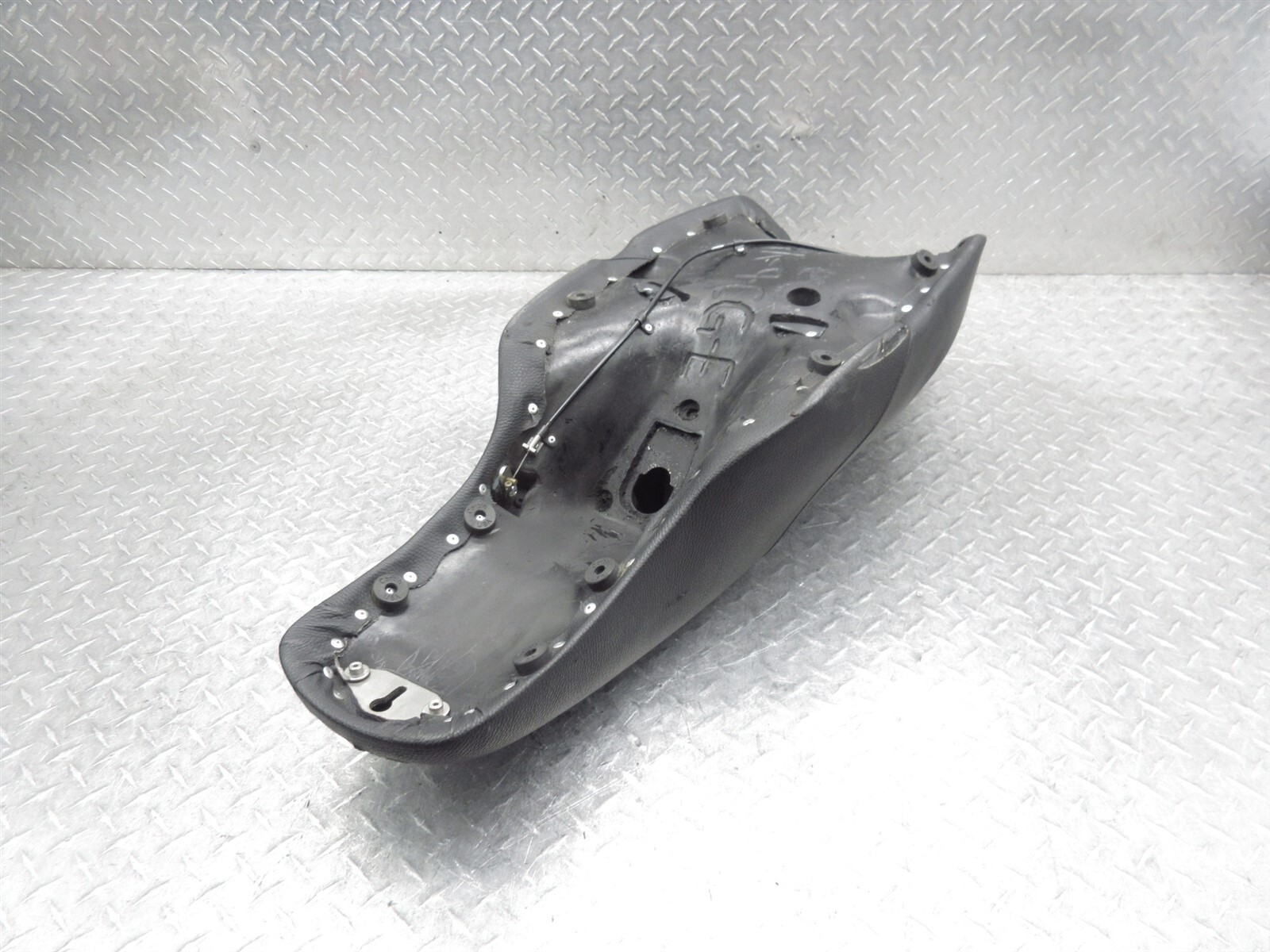 2010 10 Harley Davidson RoadKing FLHR CORBIN Seat Saddle Cushion Pad