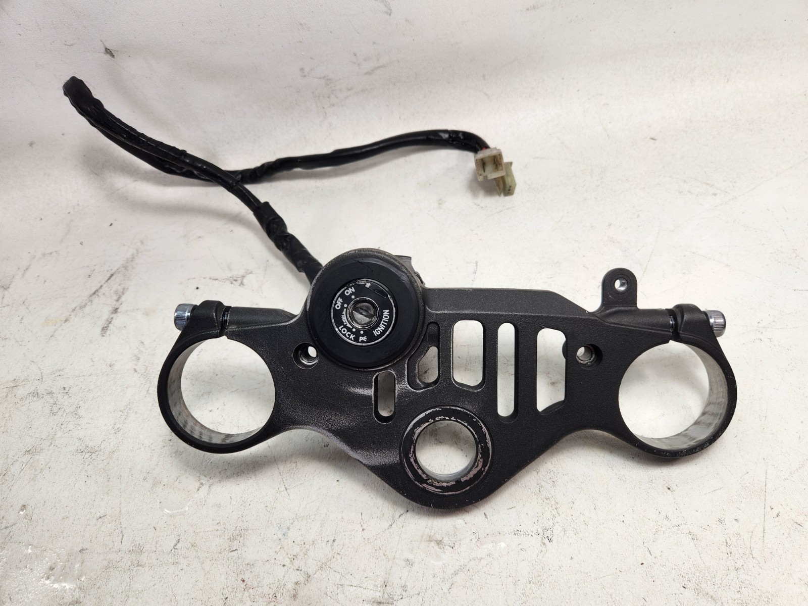 15-26 YAMAHA YZF R1 OEM FRONT FORK UPPER CLAMP TRIPLE TREE STEM 2015 2025