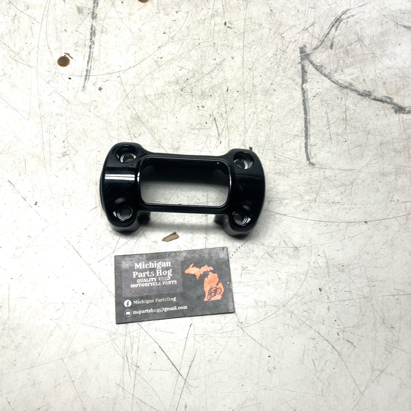 18-24 Harley Breakout FXBR OEM Handlebar Clamp Cover Gloss Black