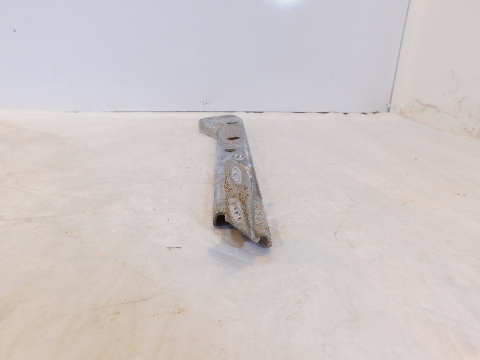 Harley Electra Glide & Road King Right Saddlebag Rail Support Bracket Guard
