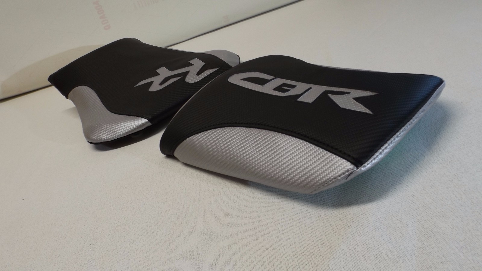 HONDA 2005/2006 CBR600RR BLACK VINYL CF TEXTURE/SILVER FRONT & REAR SEAT COVERS