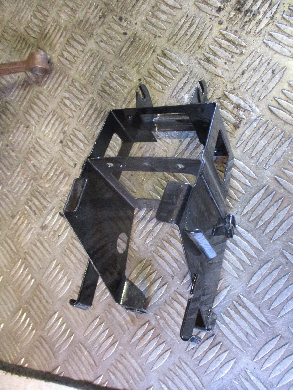 YAMAHA RD250 RD350 YR5 YDS7 BATTERY TRAY SEE DESCRIPTION
