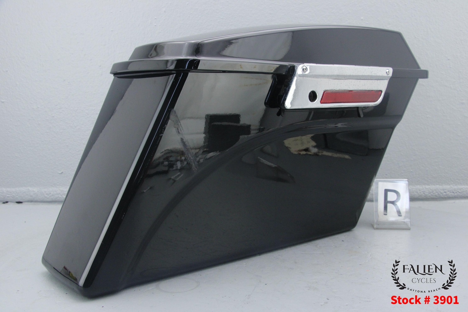 2001 Harley Road King AFTERMARKET Right Saddlebag Assembly VIVID BLACK