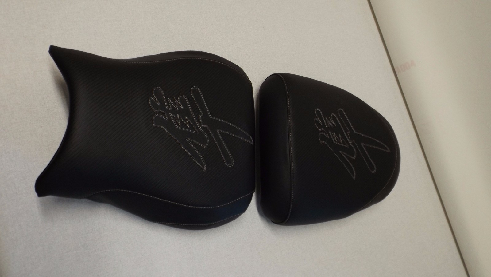 HAYABUSA 99/00/01/02/03/04/05/06/07 GSXR1300 FRONT&REAR SEAT COVERS BLACK CARBON