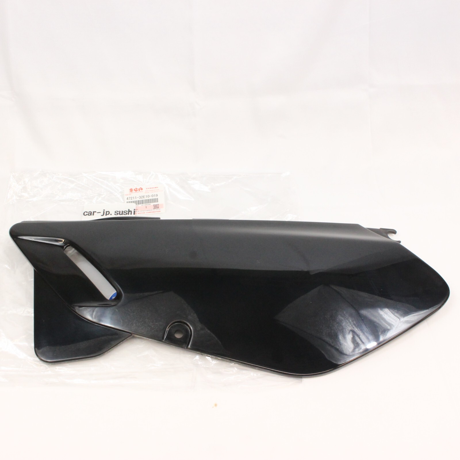 SUZUKI OEM 96-23 DR560SE BLACK SIDE FRAME COVERS L&R Set 47211 & 47111-32E10-019