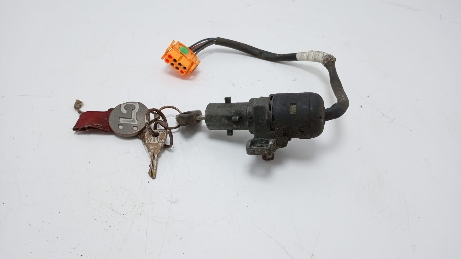 BMW C1 125 2000 IGNITION BARREL WITH KEY (MOUNT BROKEN)