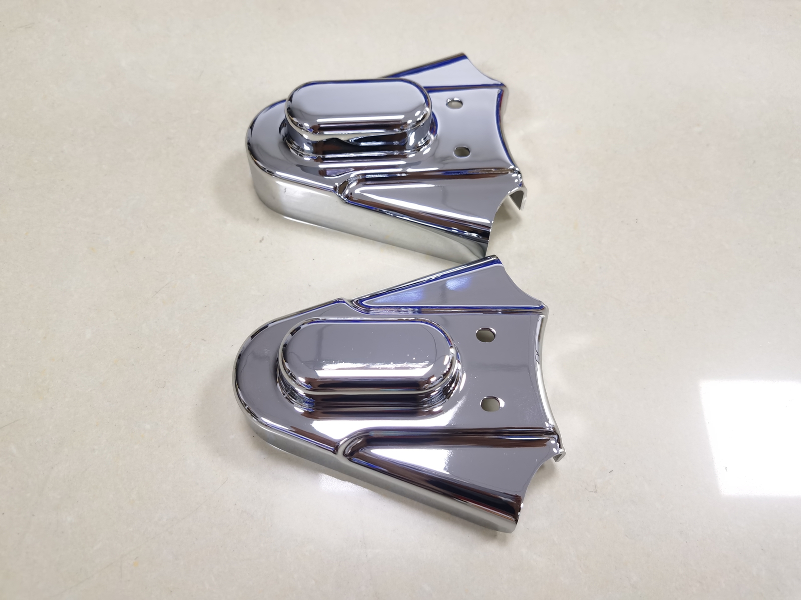 Metal Chrome Rear Swingarm Axle Cover For Harley Fat Boy Heritage Softail FLSTC