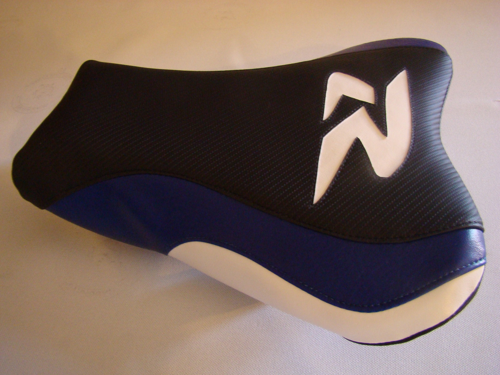 CUSTOM FRONT SEAT COVER BLACK/BLUE/WHITE WILL FIT SUZUKI 2007/08 GSX1000R