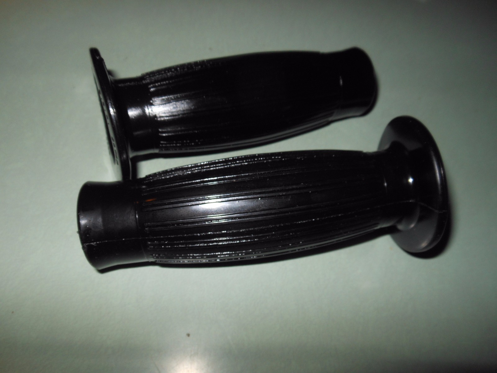2 Vintage O.G.K. Beston Black Triumph Norton 5-1/4″ Set Grips 1″ Bar # 68-3C
