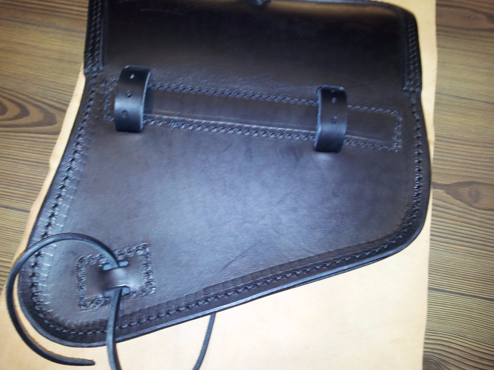LEATHER SADDLE BAG FOR HARLEY DAVIDSON SPORTSTER IRON, 883, 1200 FORTY EIGHT