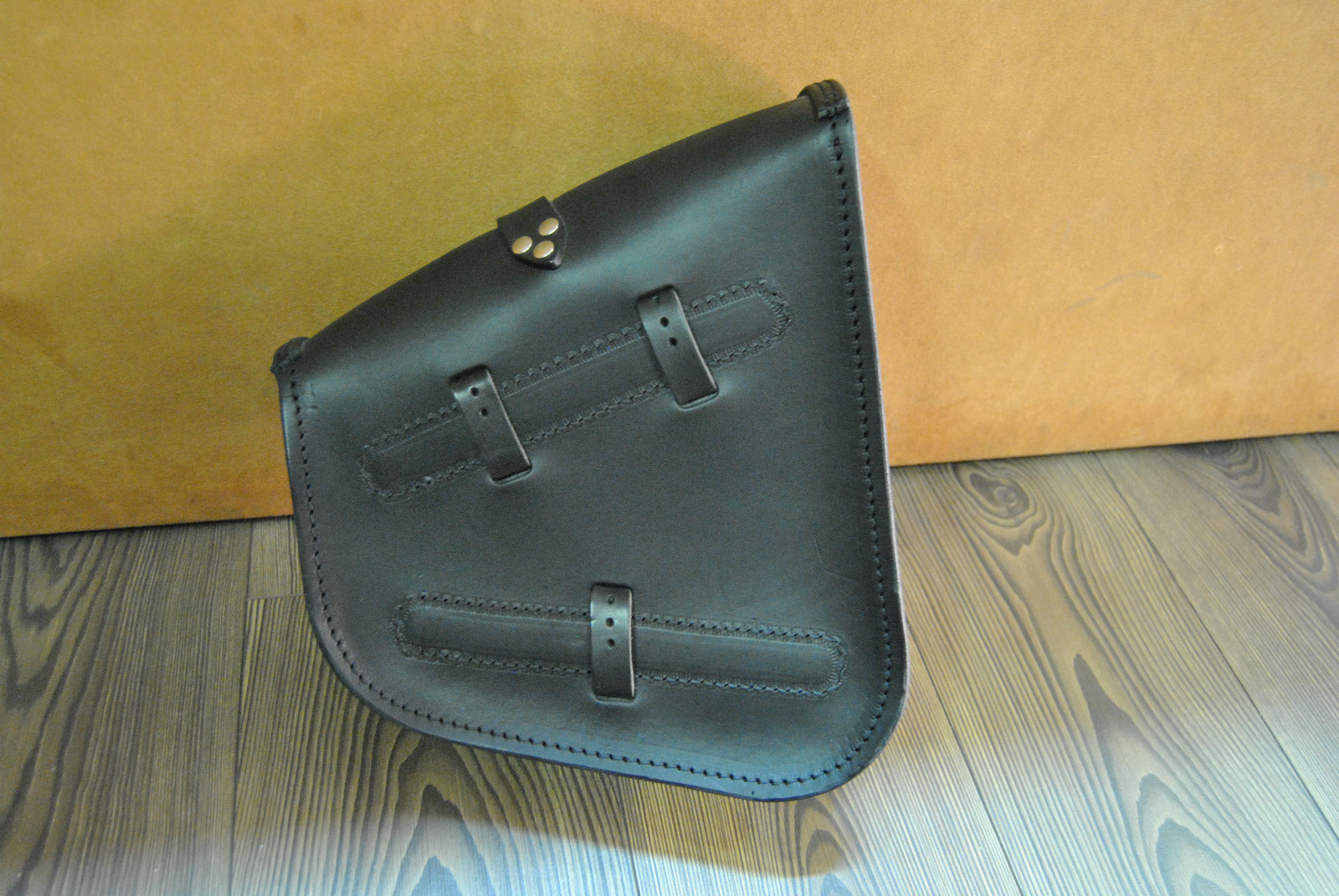 SWINGARM SADDLE BAG FOR HARLEY DAVIDSON SOFTAIL AND RIGID FRAMES