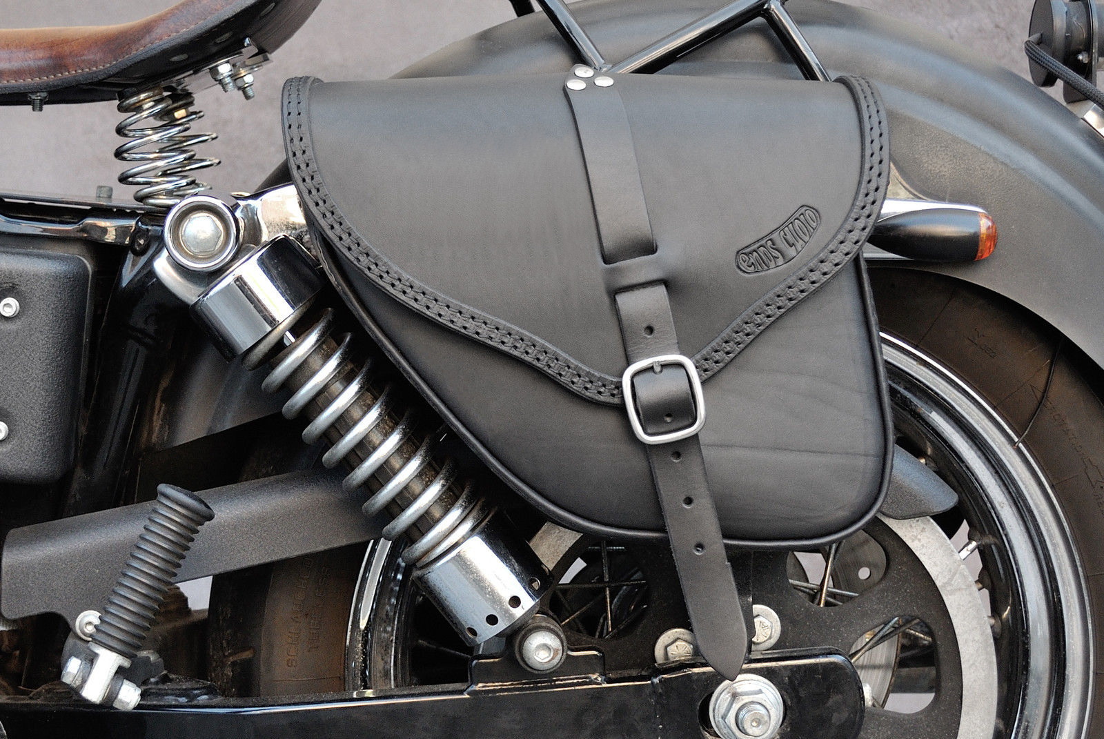 SADDLE BAG FOR HARLEY DAVIDSON DYNA STREET BOB WIDE GLIDE ITALIAN LEATHER