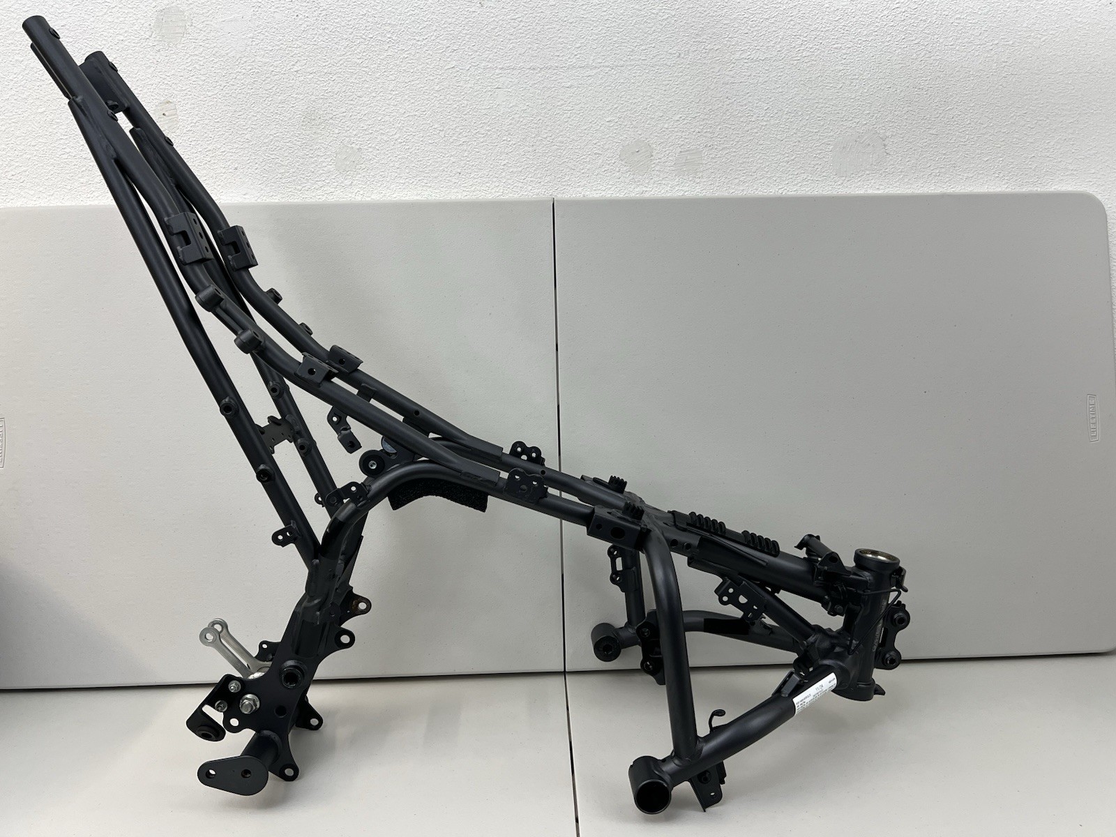 22 23 24 25 2025 Yamaha YZF-R7 YZF R7 Main Frame Chassis STRAIGHT SLVG REG OEM