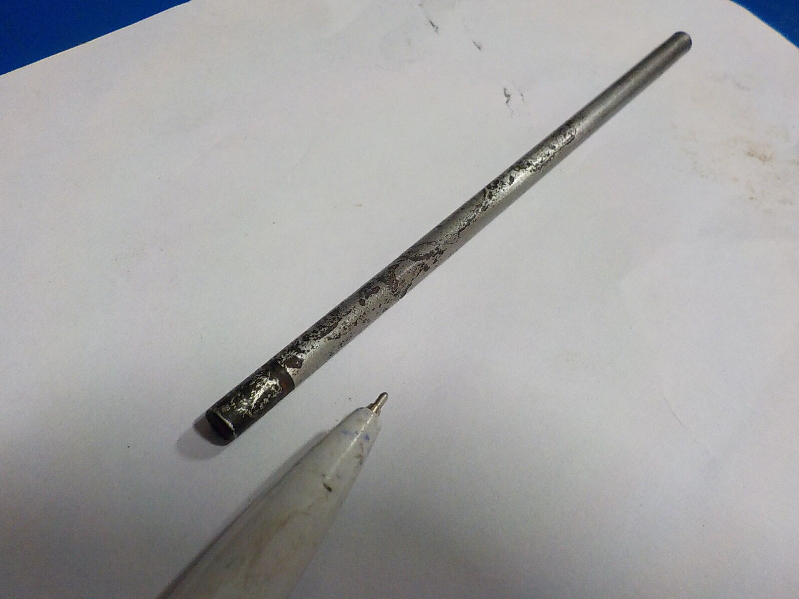 YAMAHA YZ 125 1983 CLUTCH PUSH ROD , HAS DAMAGE AS SEEN IN PICTURE ,USED