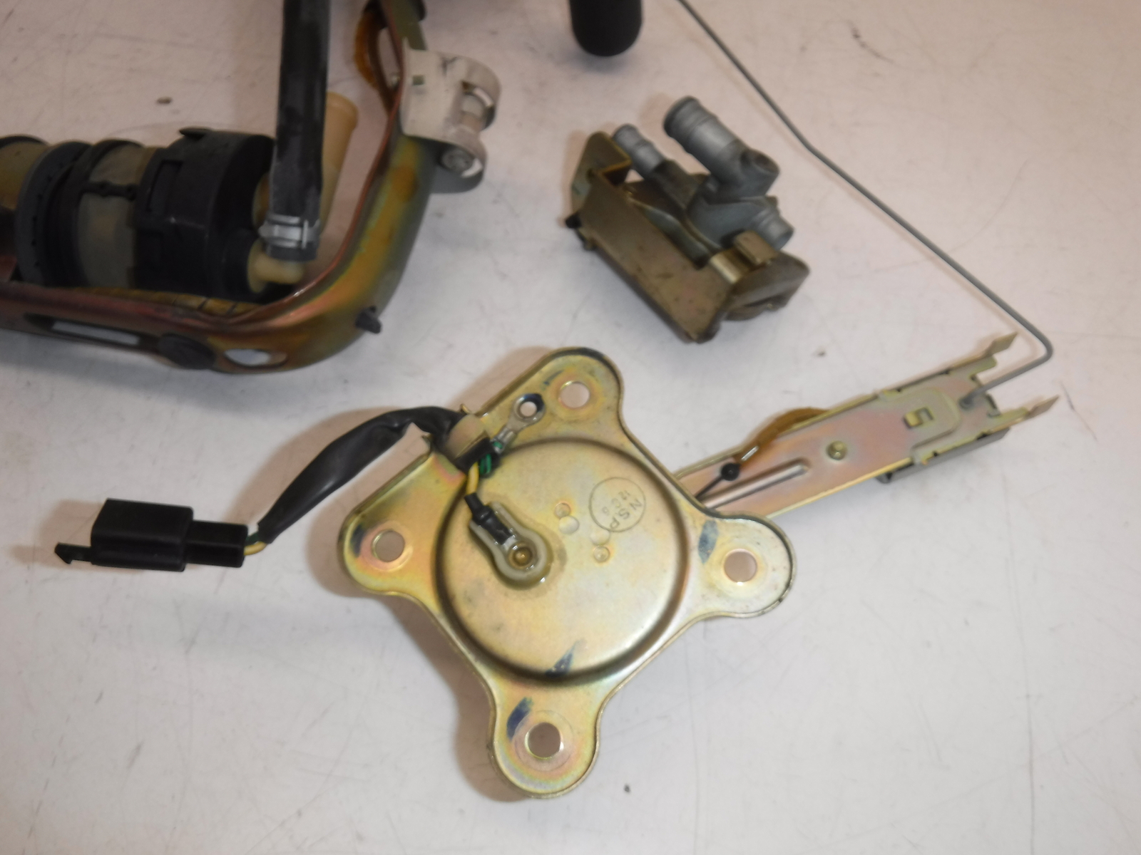 1996 honda goldwing 1500 OEM FUEL GAS PUMP W/ FLOAT SENDING UNIT