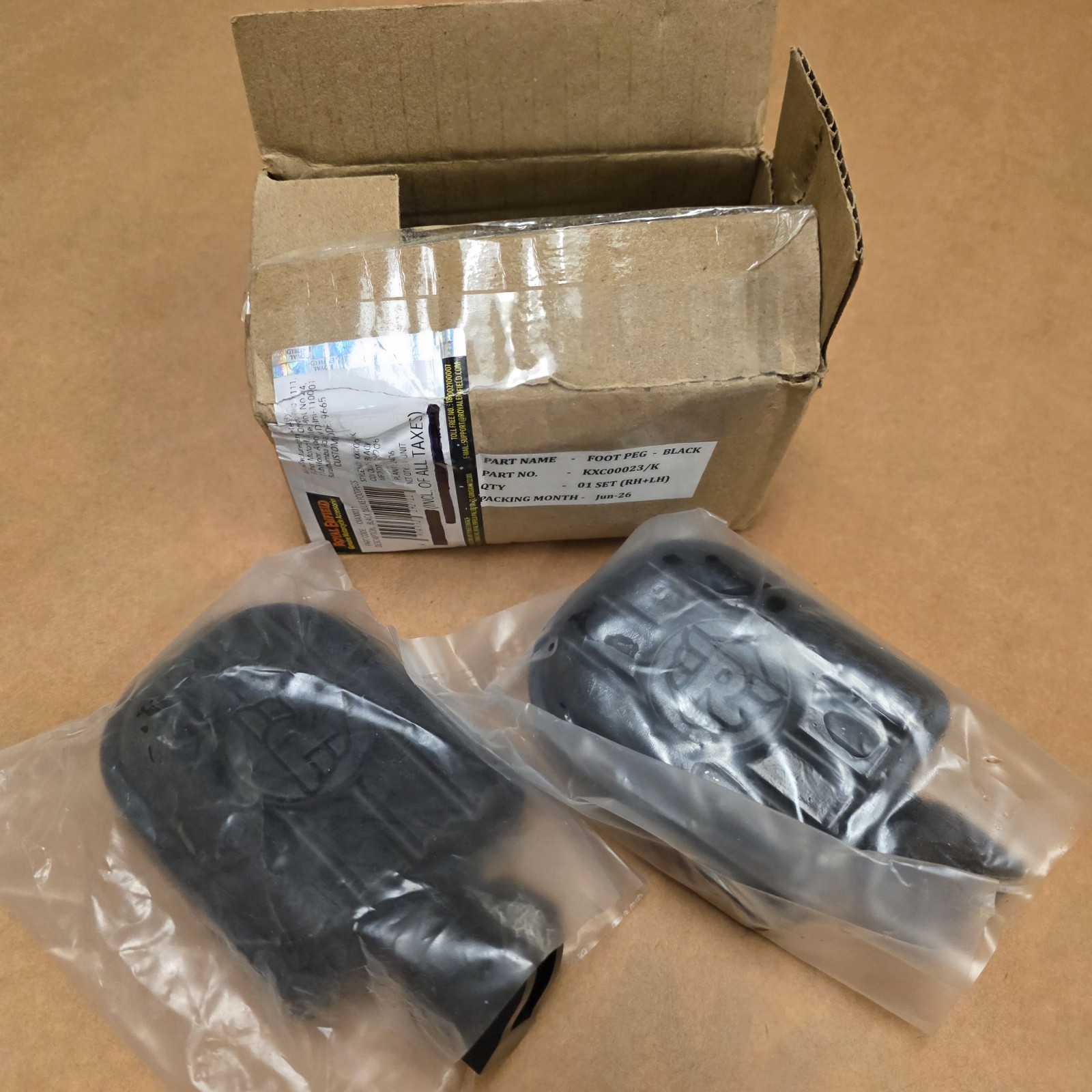 Genuine OEM Royal Enfield Deluxe Footpegs Black – Meteor/Goan/Classic/Bullet