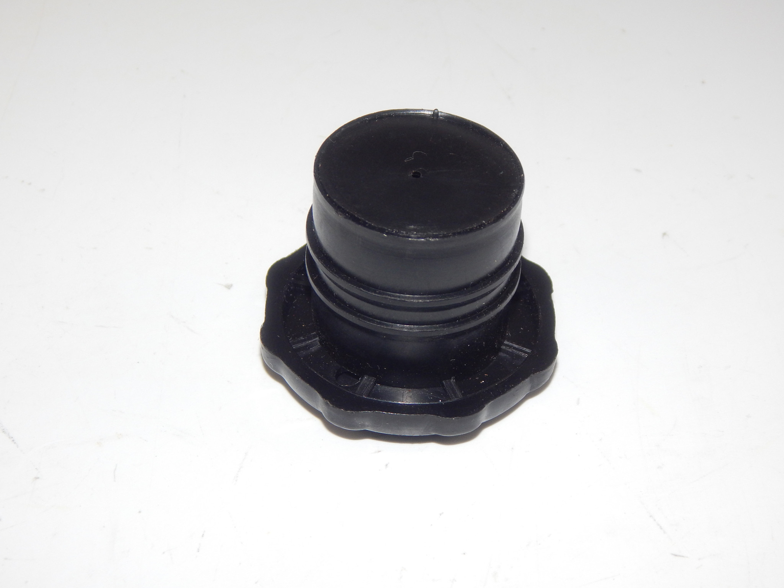 OIL GAS TANK PRESS-ON PLASTIC CAP D=33mm MOTORCYCLE SCOOTER MOPED ATV
