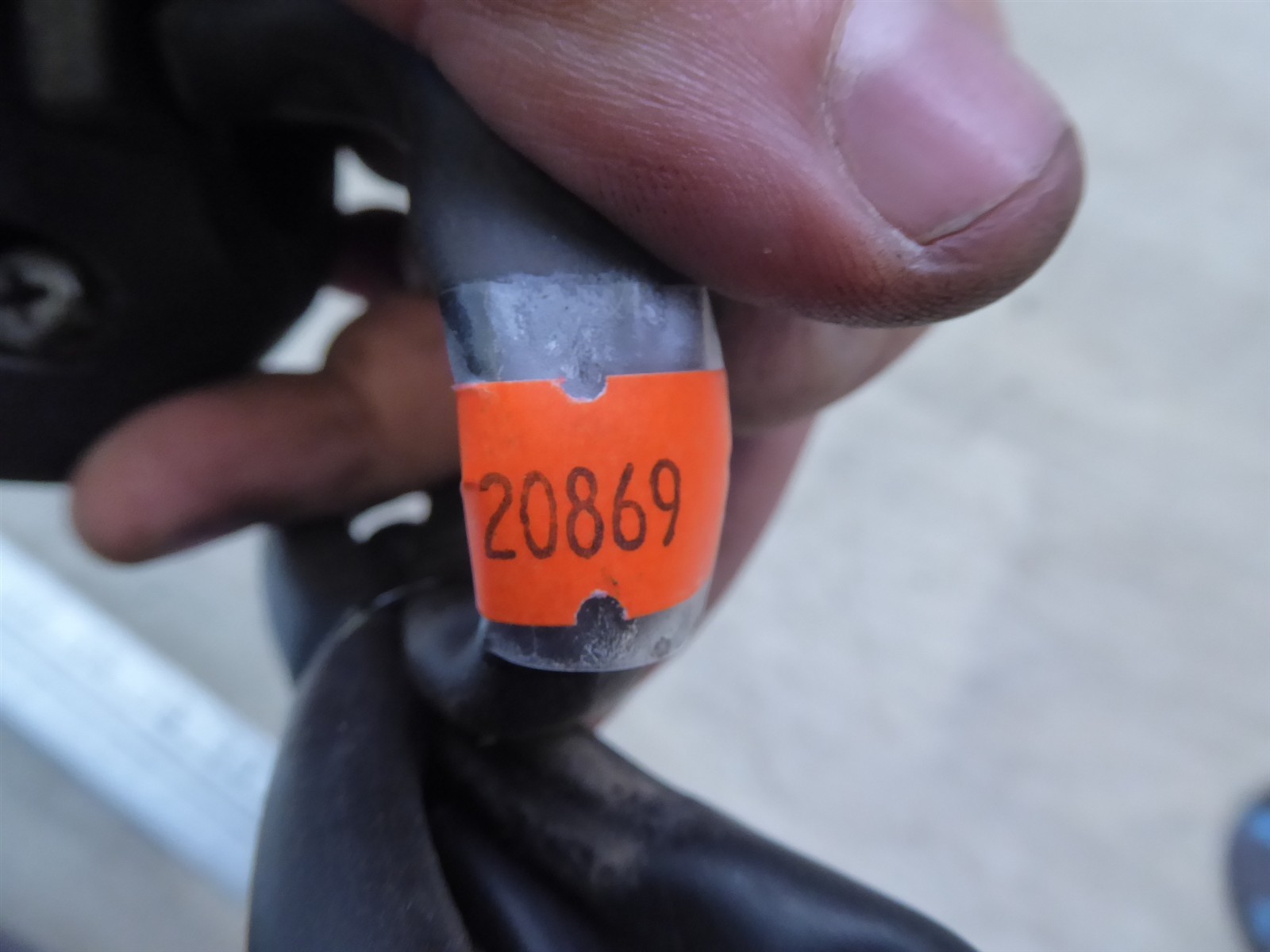 2000 Honda CBR600 F4 H20869) right hand control switch start button