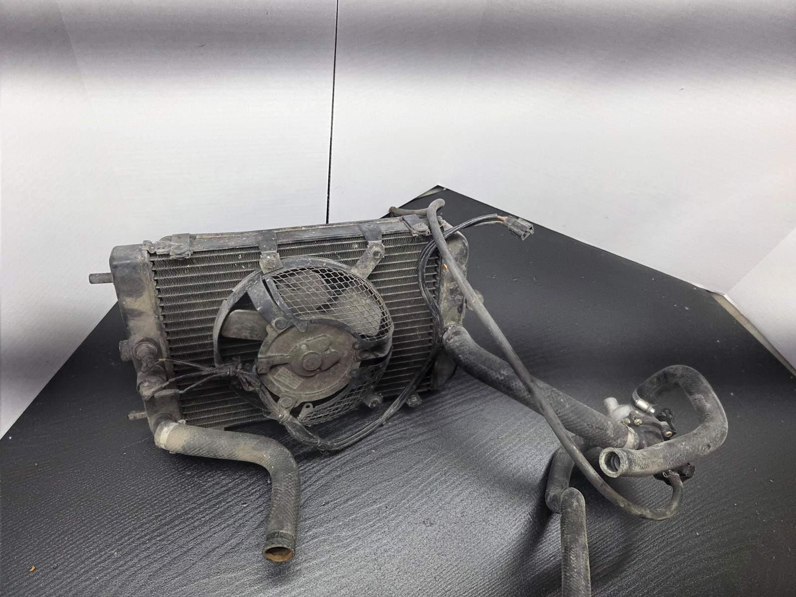 Kawasaki Vulcan 1500 radiator – fan and thermostat housing