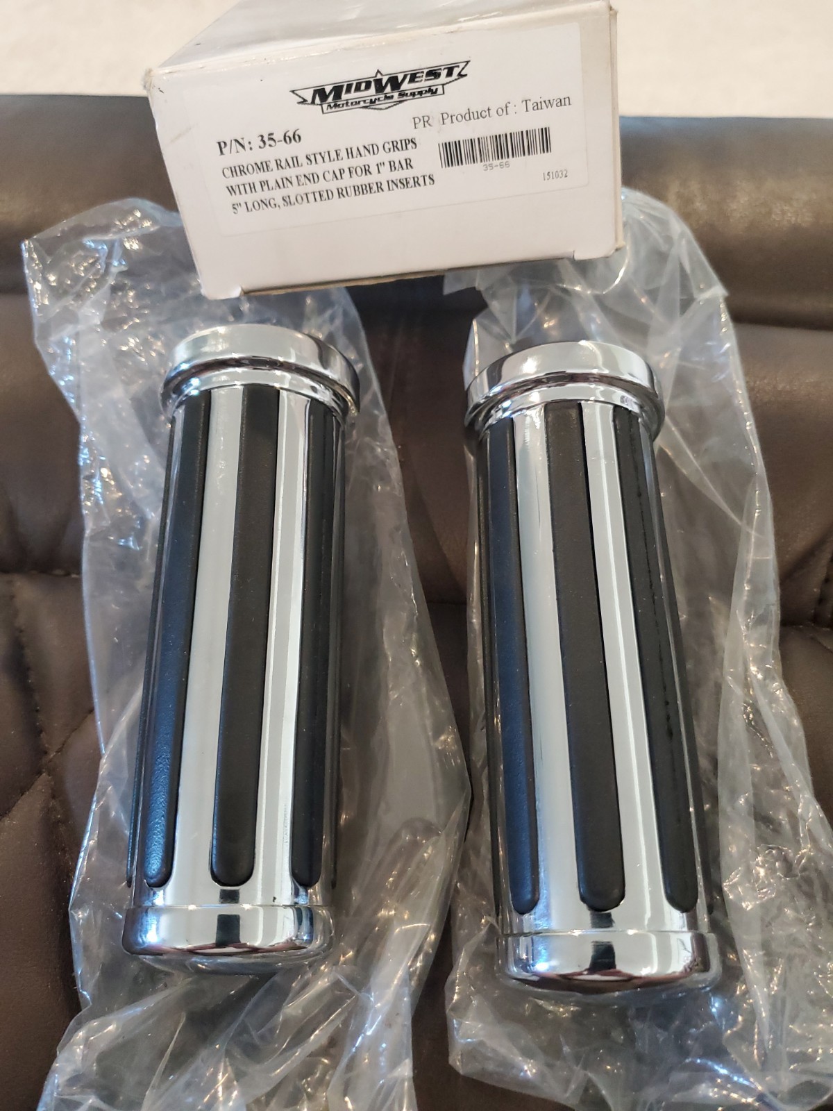 Midwest Motorcycle Supply 35-66 Chrome Rail Style Hand Grip Set for 1″ Thick Bar