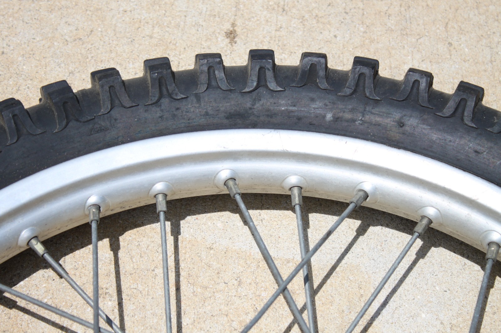 1982-1983 Honda CR480 D.I.D Front Wheel Hub Spokes Rim Assembly 21 X 1.60 2031