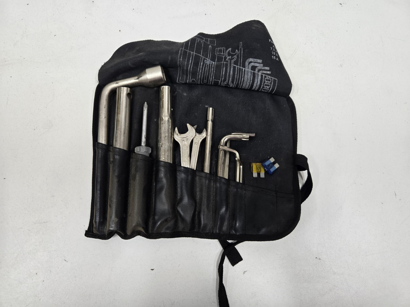 2003 BMW R1150RT OEM Toolkit –missing fuses