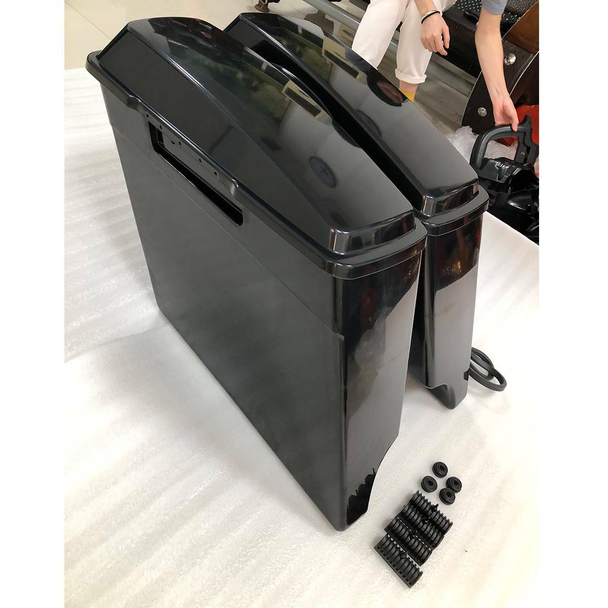 New Style Stretched Extended Hard Saddle Bags Saddlebags Fit For Harley Touring