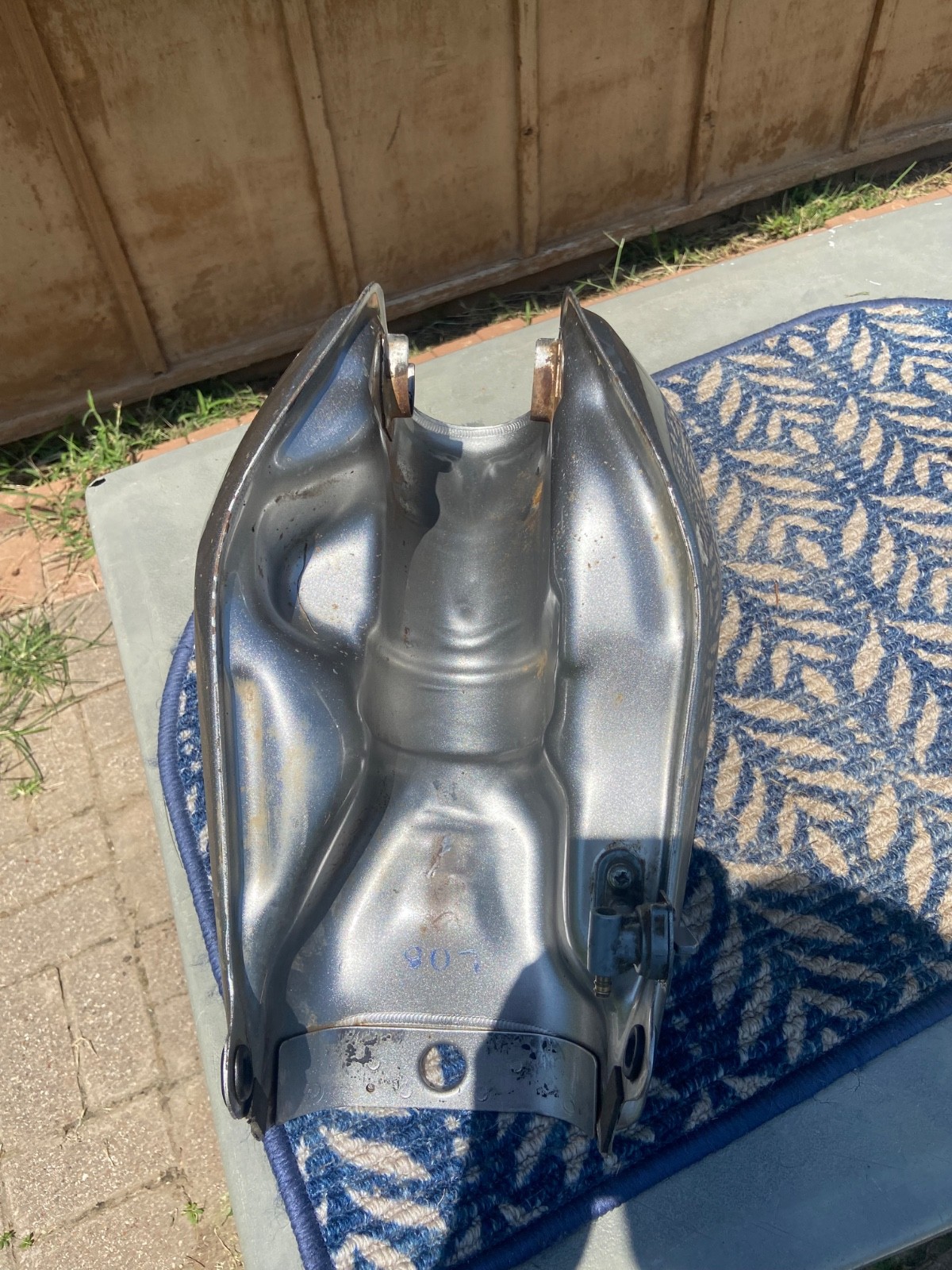 Yamaha TW200 OEM Fuel Gas Tank (1987–2020) – Original Silver/Black