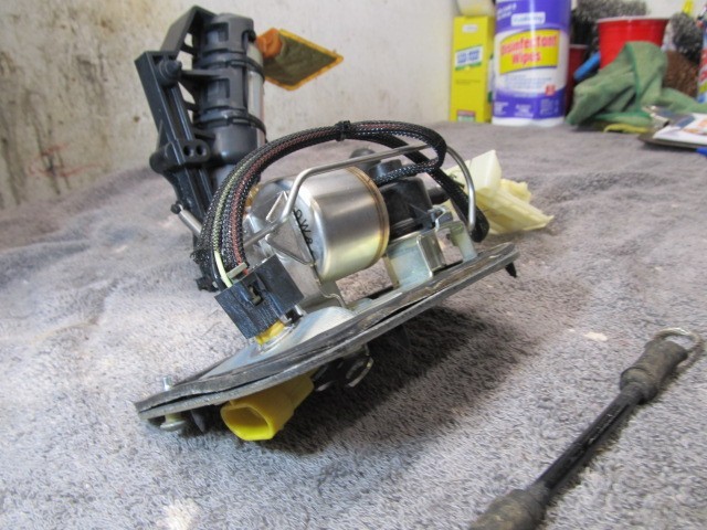 01 – 07 Harley FLSTN Softail Deluxe FI Fuel pump w/ Sending Unit OEM/ 75132-06