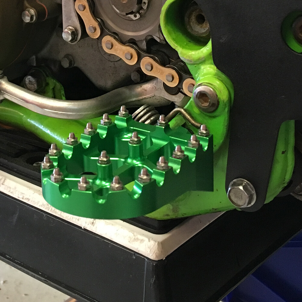 Foot Pegs Rest CNC For Kawasaki KDX200/220R KDX250 KX125/250/500 Dirt Bike Green