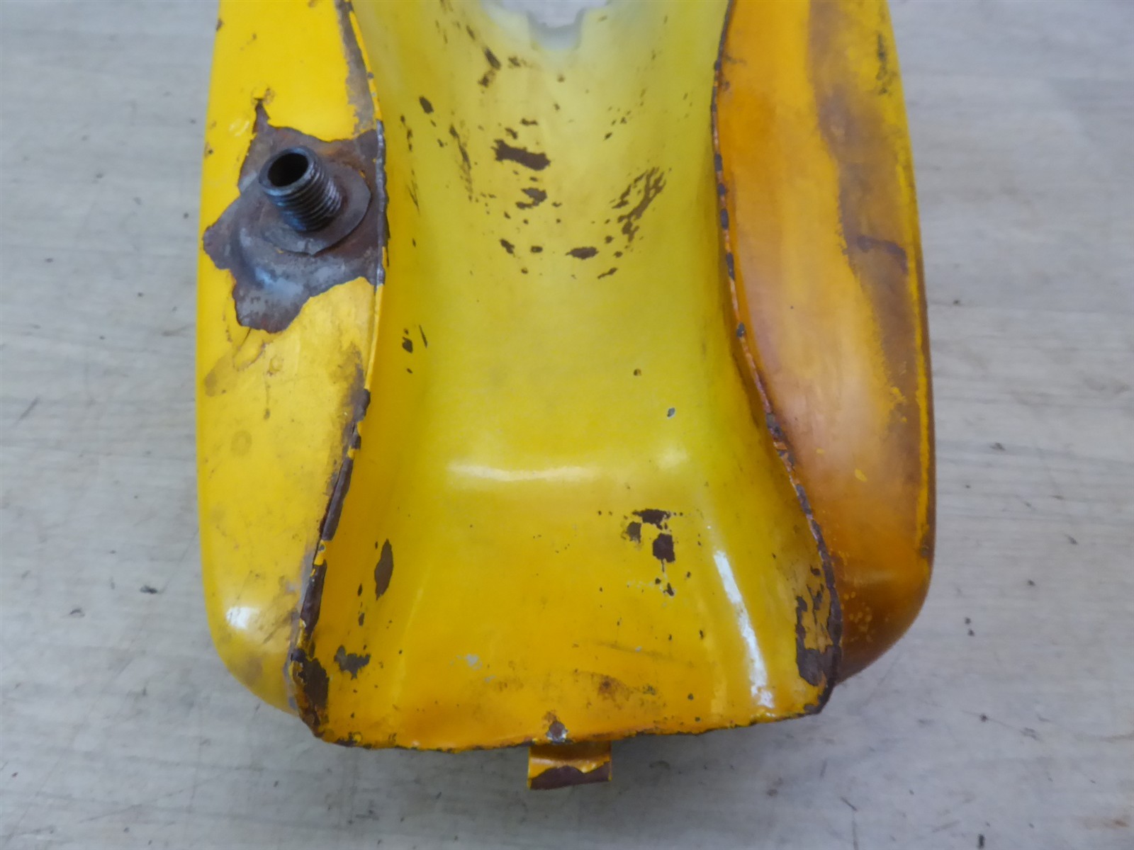 1979 Kawasaki KE100 G5 Enduro K21219) yellow gas petrol fuel tan with cap
