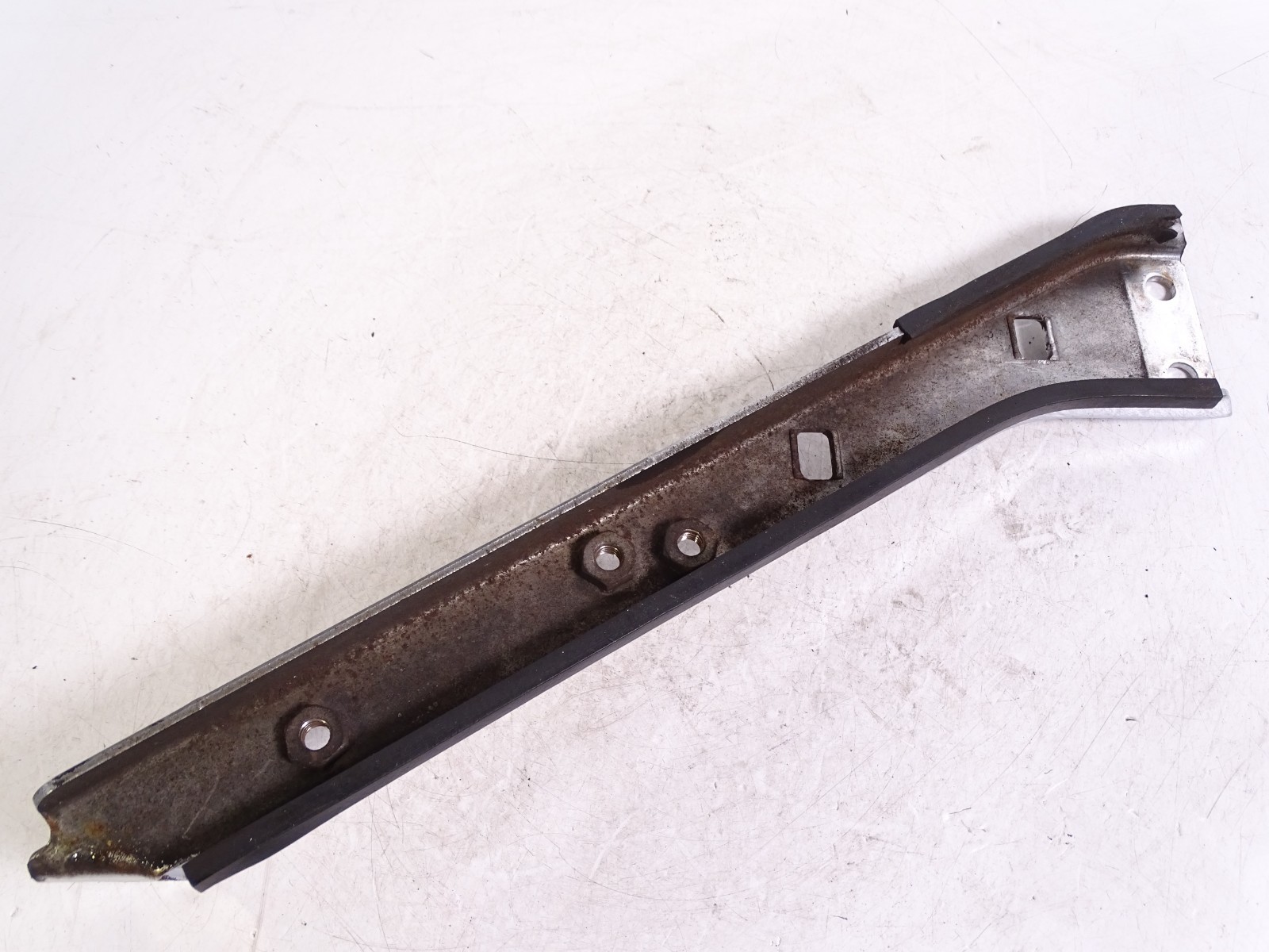 2001 Harley Road King Right Saddlebag Support Bracket 90720-79C