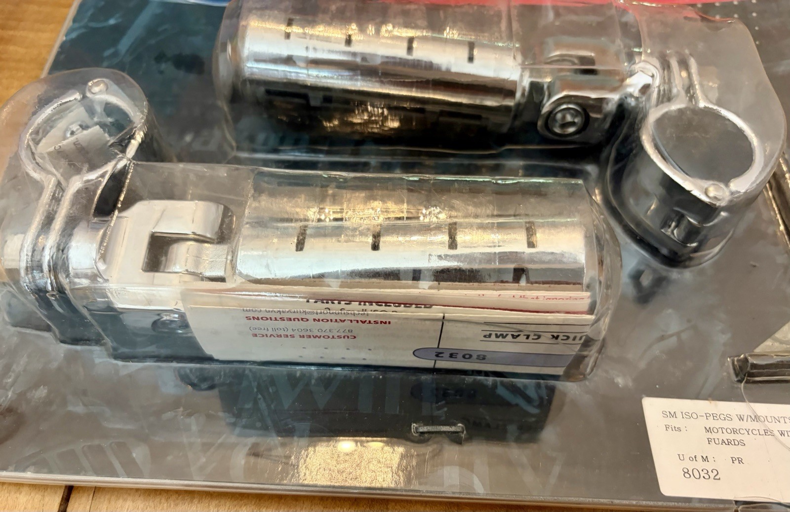 Kuryakyn 8032 Magnum Quick Clamp 1-1/4in with Small ISO Highway Peg Pair