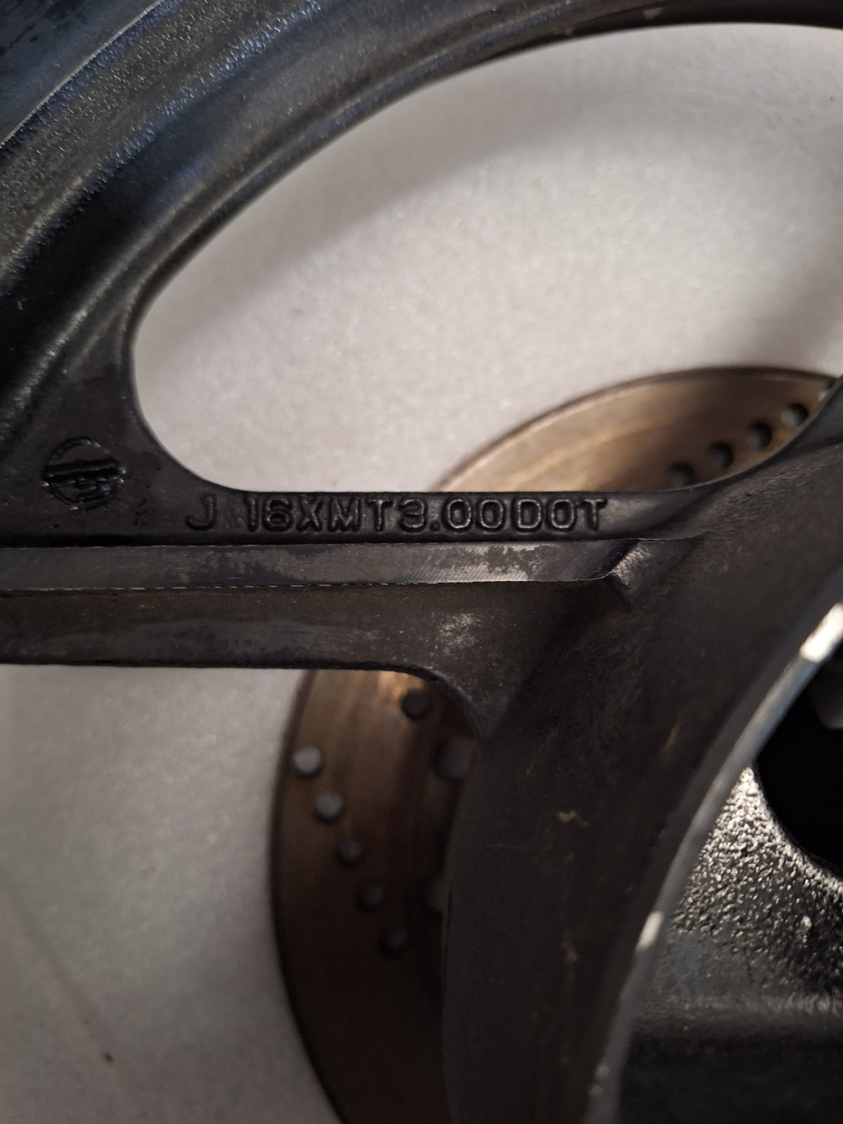 4. Kawasaki GPZ 600 R ZX600 A Rear Wheel Rim 3.00 X 16 Inches R-1181