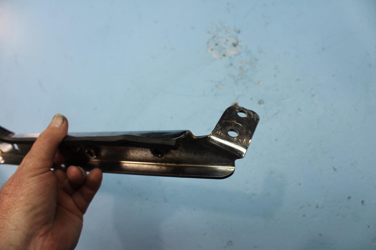 1155 01 HARLEY-DAVIDSON ROAD KING RIGHT SADDLEBAG GUARD RAIL
