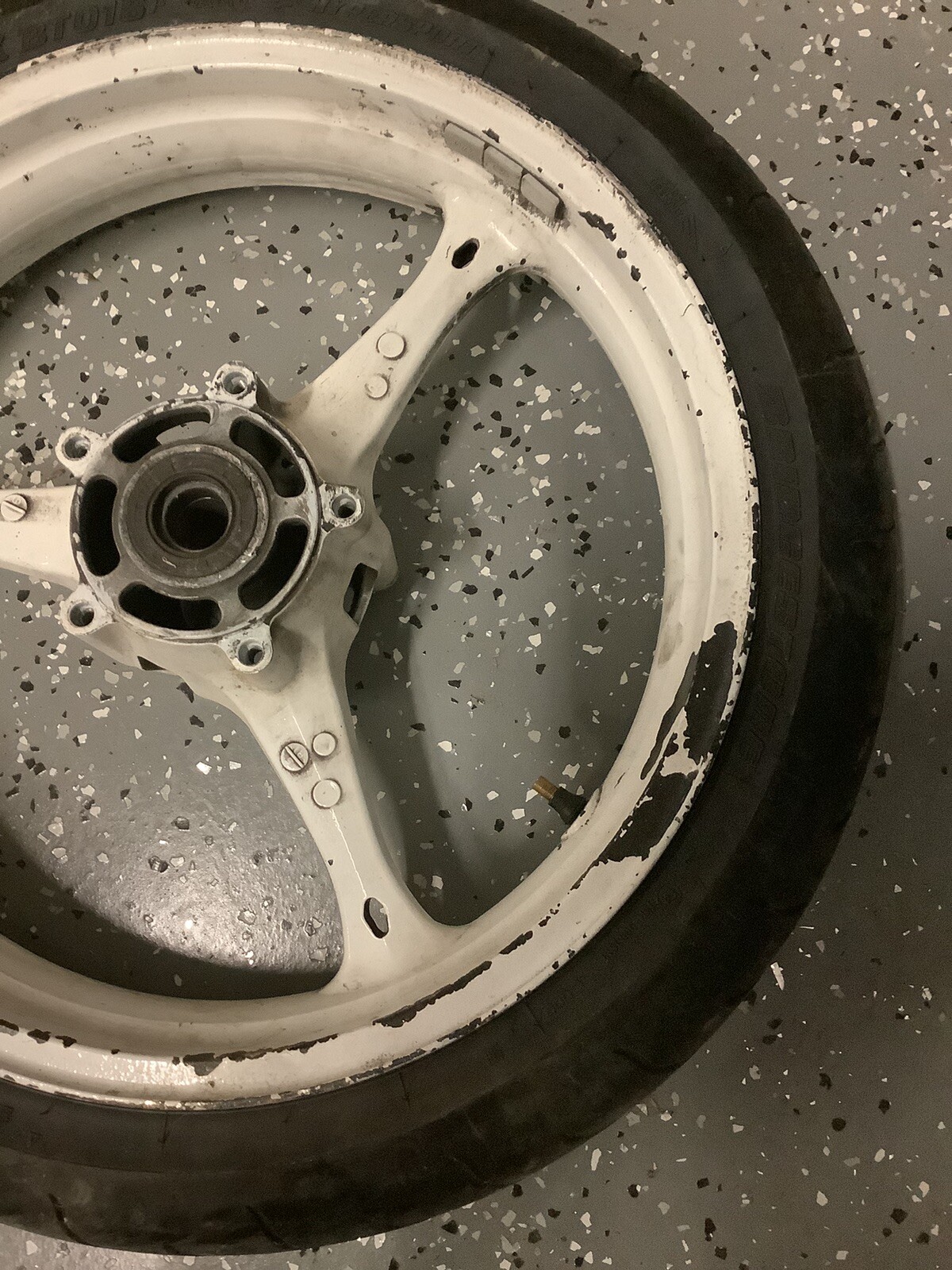 2005 2006 SUZUKI GSXR 1000 FRONT WHEEL RIM Tire Not Included Straight