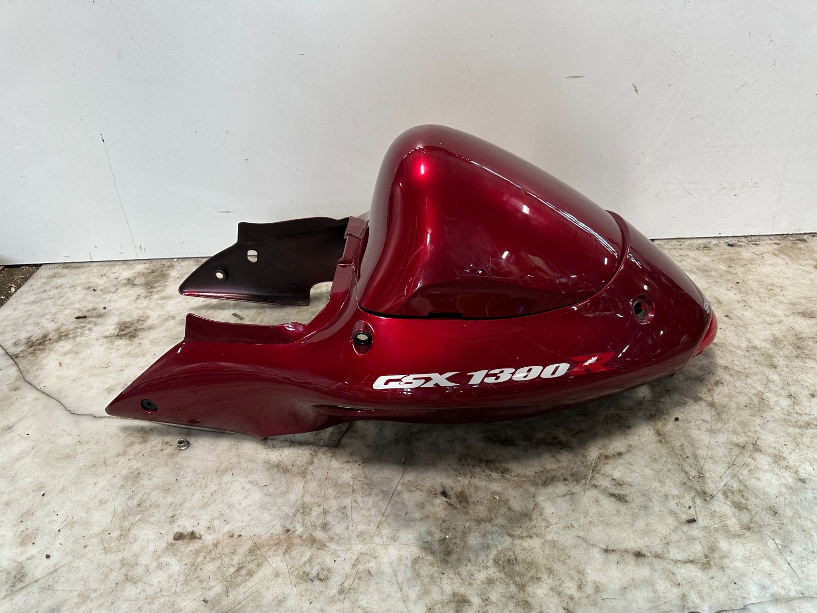 99-07 Suzuki Hayabusa GSXR 1300 BACK REAR TAIL FAIRING SEAT COWL LIGHT OEM MINT