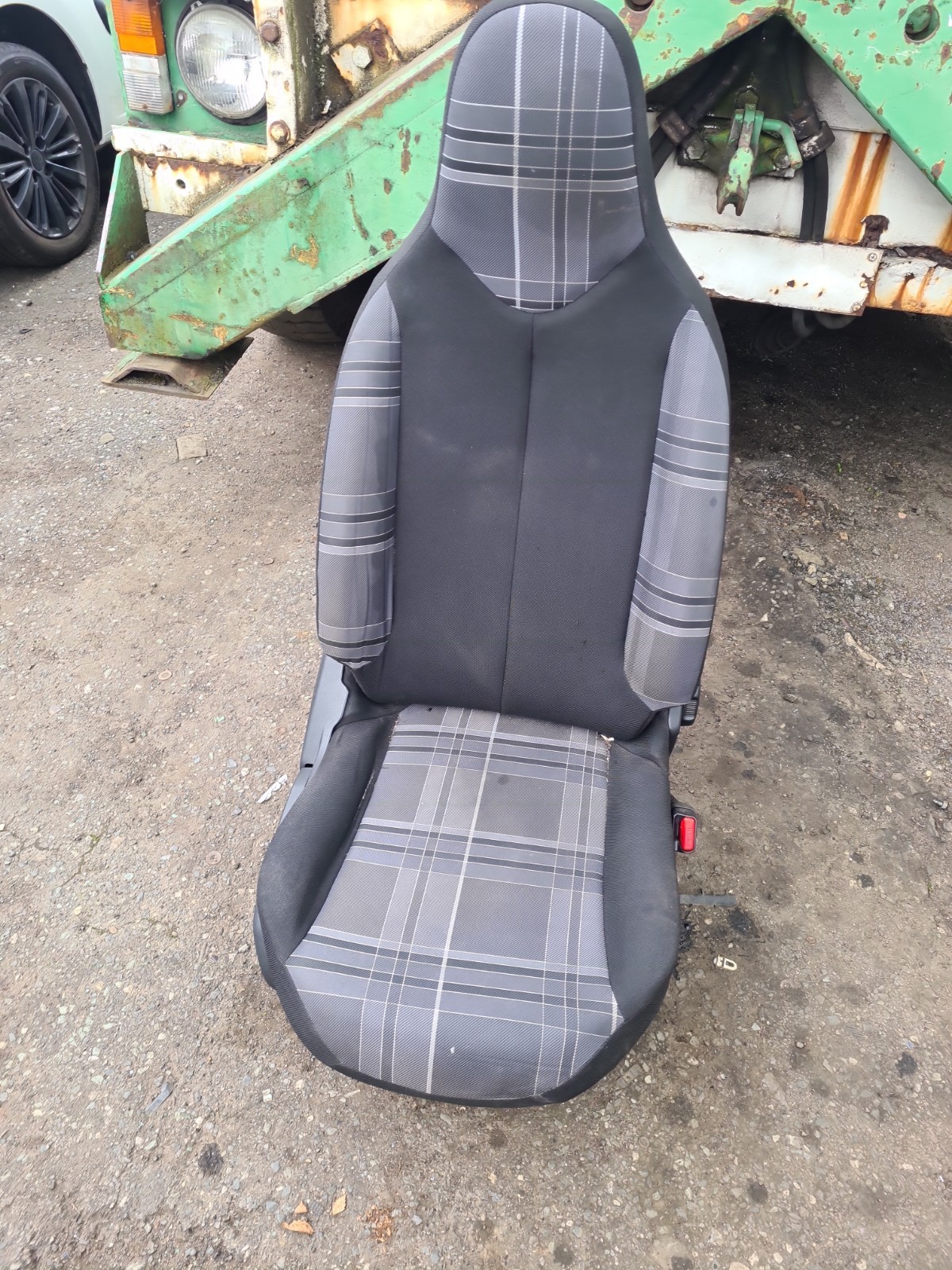 2017 PEUGEOT 108 MK1 DRIVER SIDE FRONT SEAT 5 DOOR
