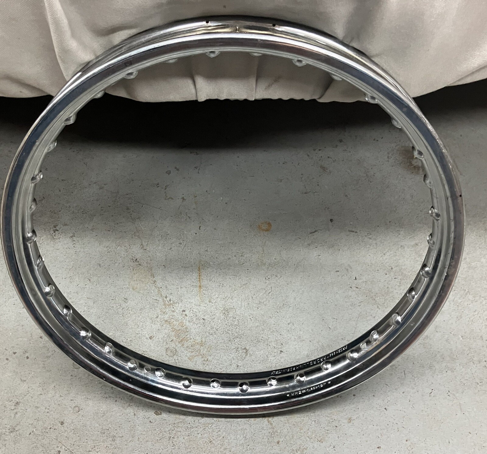 Aermacchi Harley Davidson SX175cc 1974-1978 19″ 1.85 WM2 front rim NOS 43013-78p
