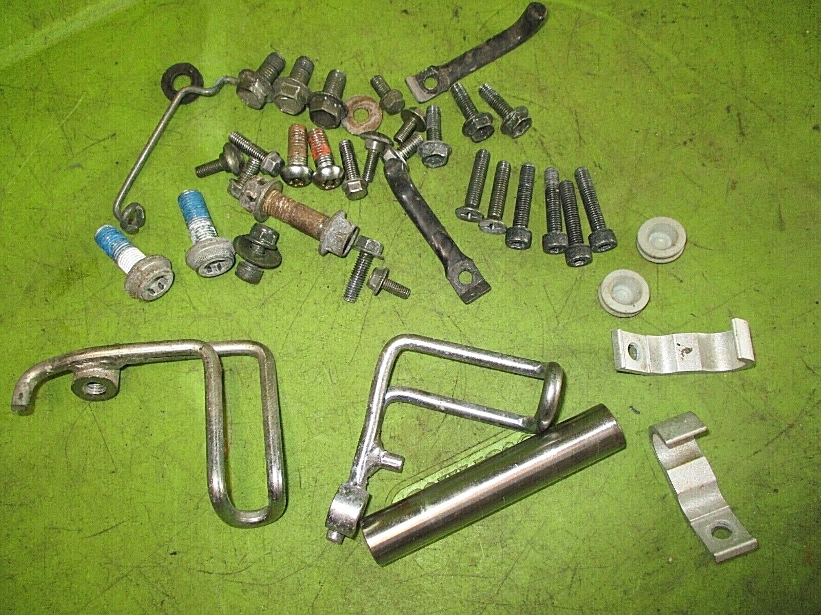 00-03 Suzuki gixxer GSXR gsx R gsxr750 600 750 Bracket mount bolts screws nut