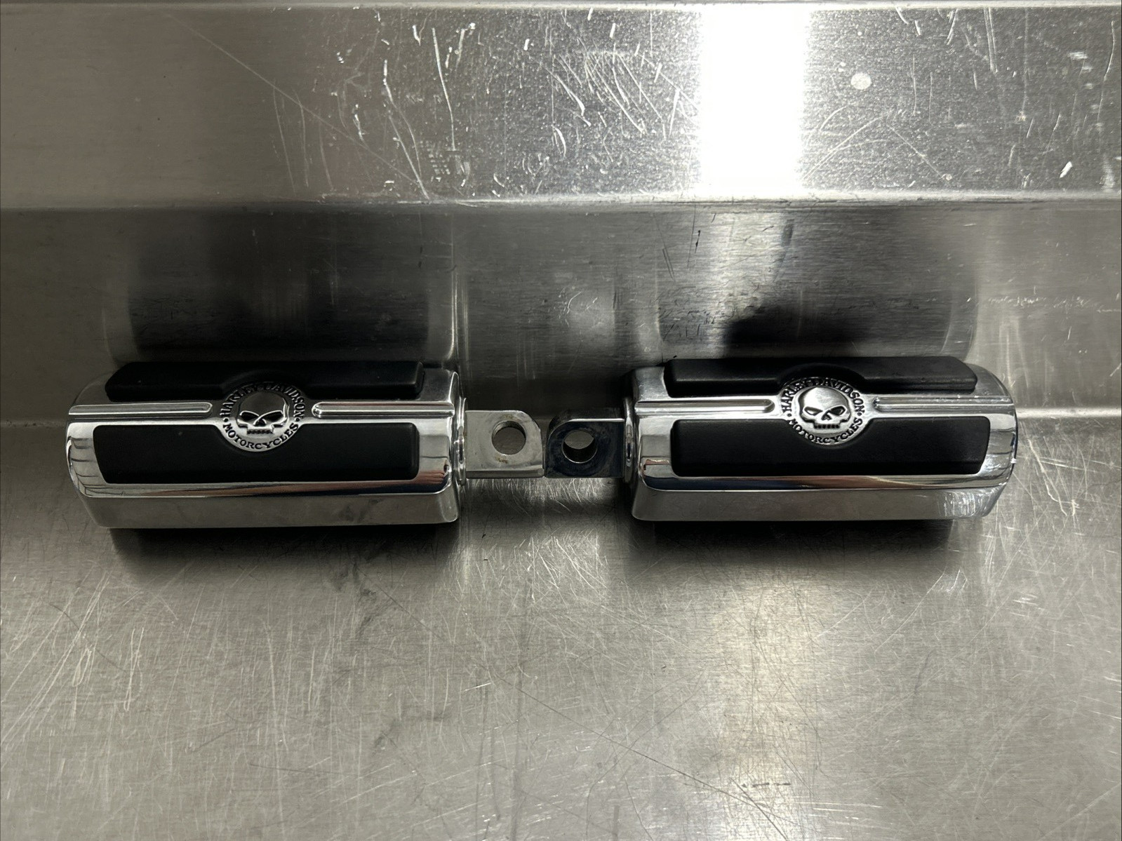 OEM Harley Davidson Sportster Dyna Softail Touring Willie G Skull Foot Pegs H70