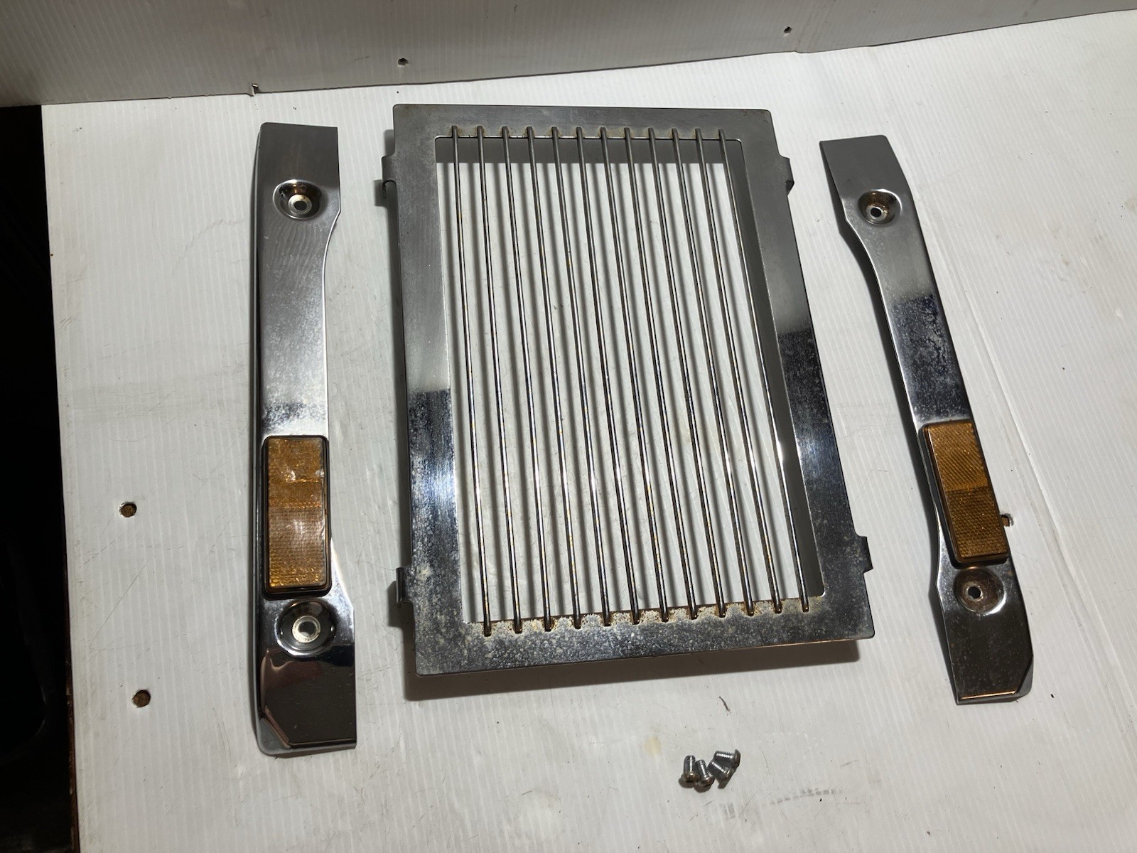1998 Yamaha Royal Star Deluxe 1300 Radiator Shroud/ Trim (see pics/rust) (Oem)
