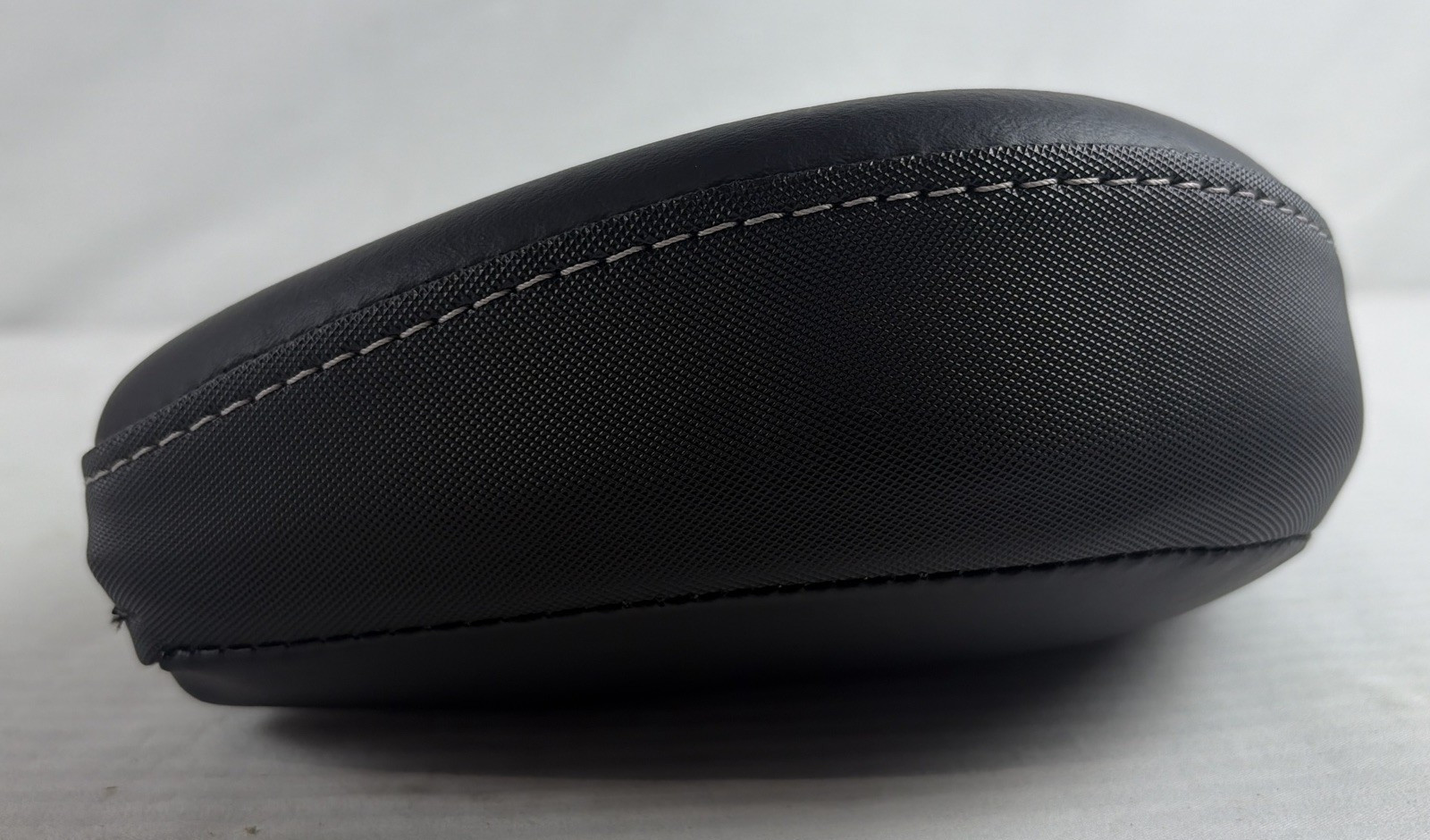 HARLEY DAVIDSON GENUINE SMOOTH OVAL PASSENGER BACKREST PAD KIT 52300734