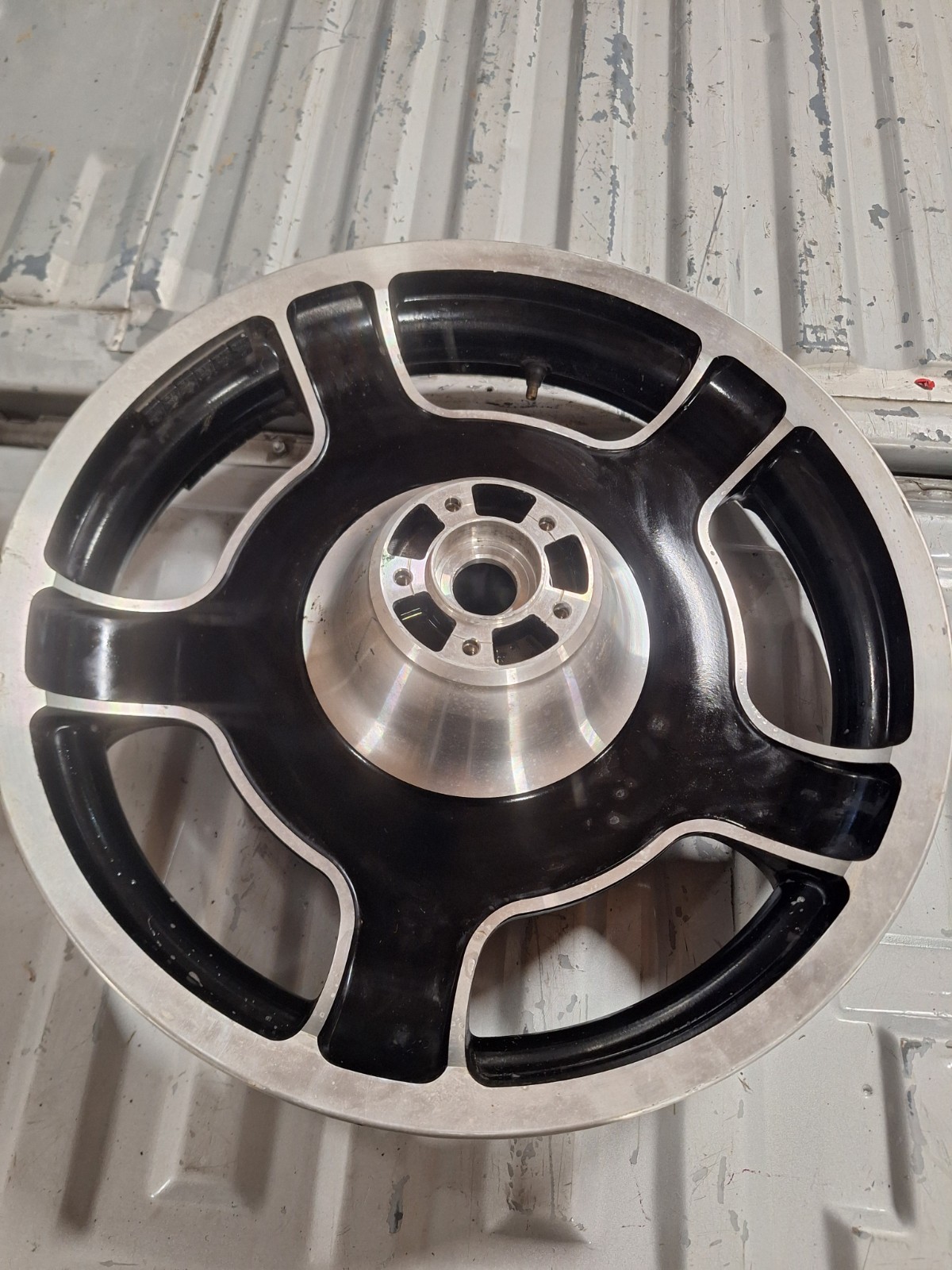 43300164 Harley-Davidson Street Glide 18×3.50 Cast 5 Spoke Rim Wheel Airstrike