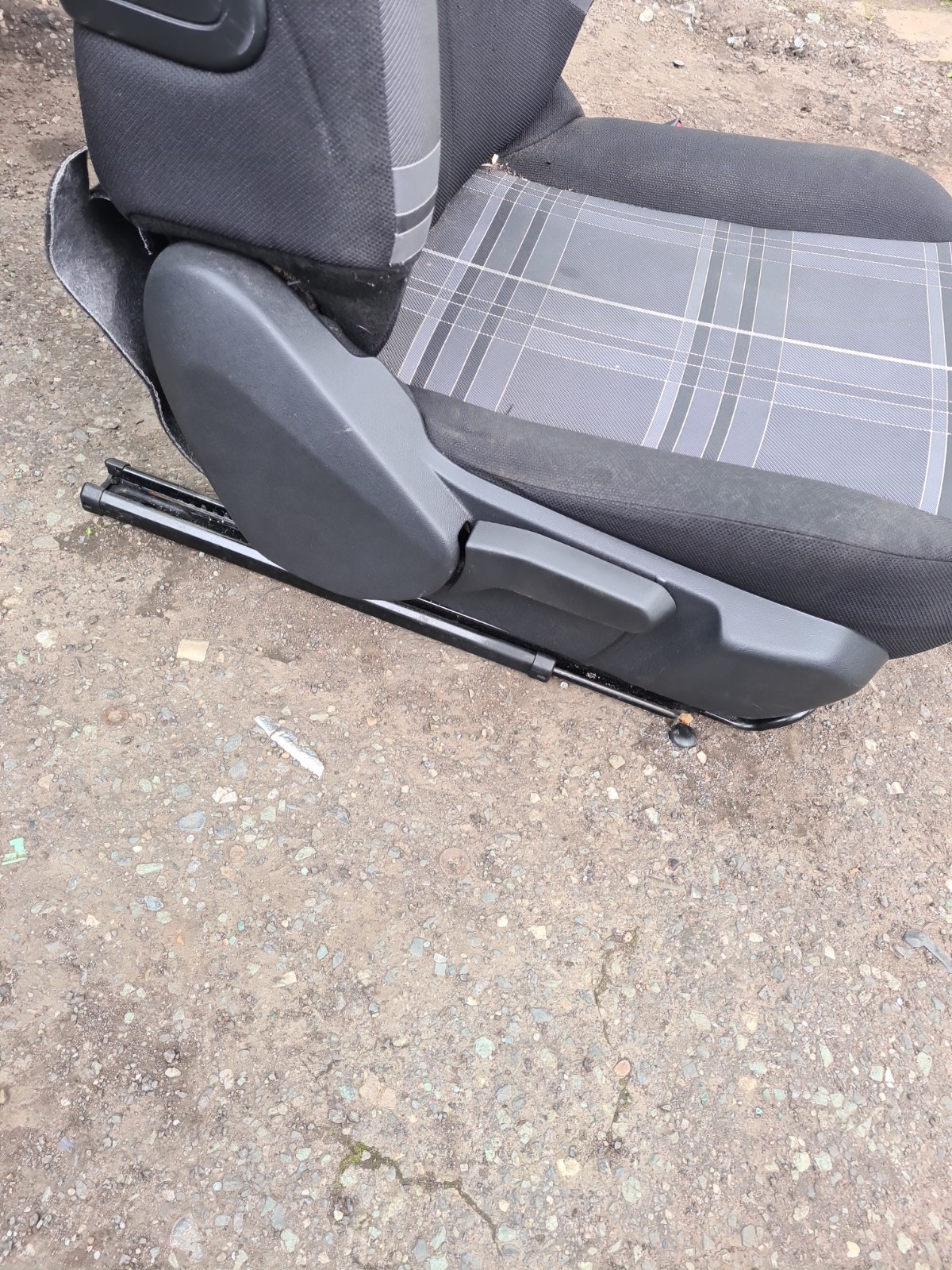 2017 PEUGEOT 108 MK1 DRIVER SIDE FRONT SEAT 5 DOOR