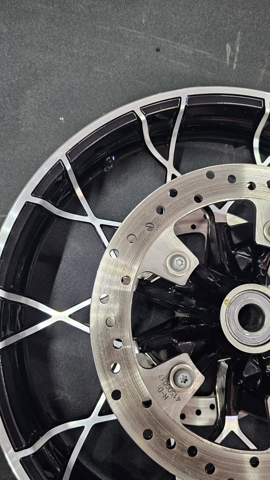 OEM 00-26 Harley 19″x3.5″inch Touring Front Prodigy Rim W/ Rotors