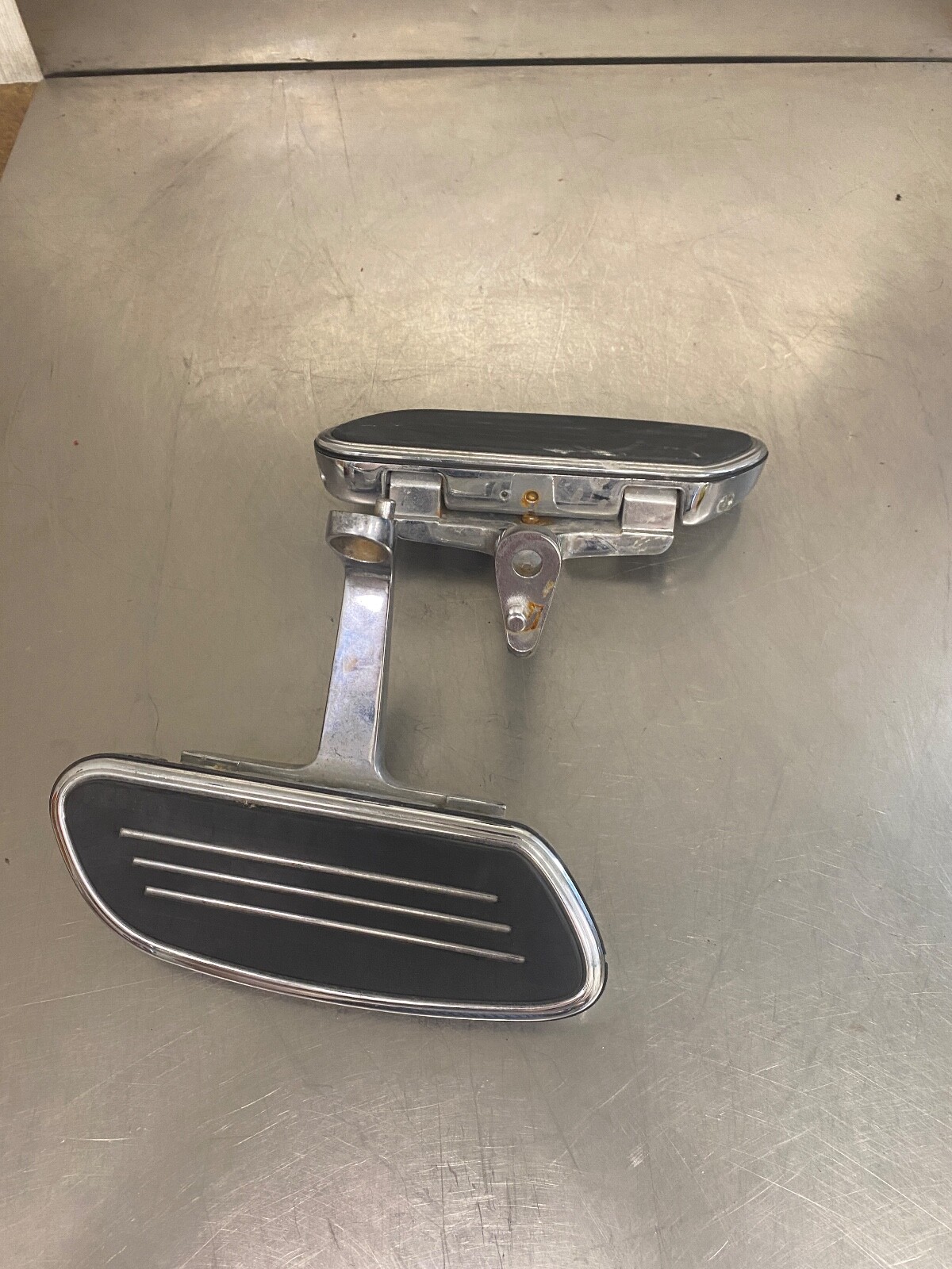 2005 Harley Davidson E/G U/C Streamliner Passenger Footboard & Mount Kit Chrome