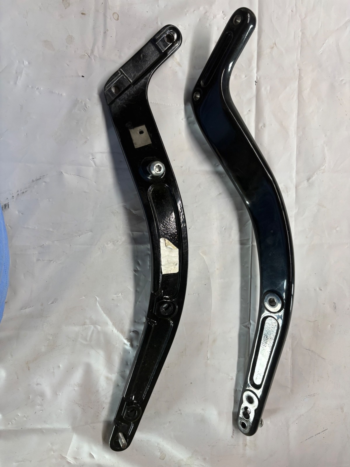 2016 Harley Davidson Softail Slim S Rear Fender Strut Support Bracket Set LH RH