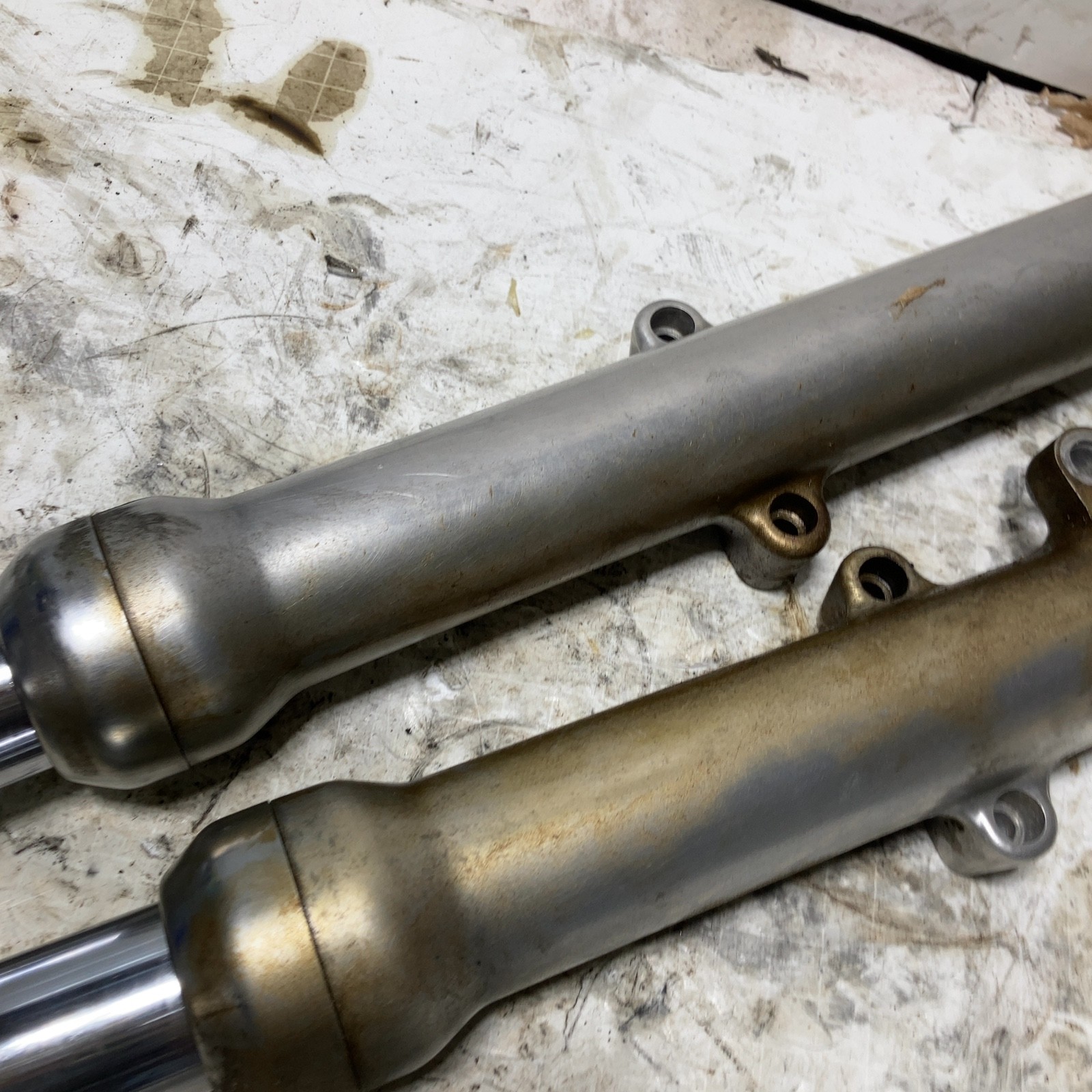 04-05 Harley Dyna OEM Front Fork Set Pair Shock Suspension NEED RESEAL STRAIGHT